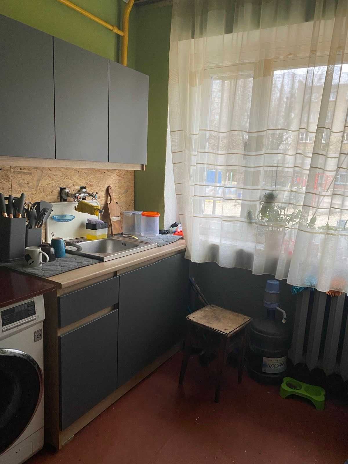 Продам кімнату в гуртожитку. 15 кв.м.Подільський р-н.(Без комісійних)