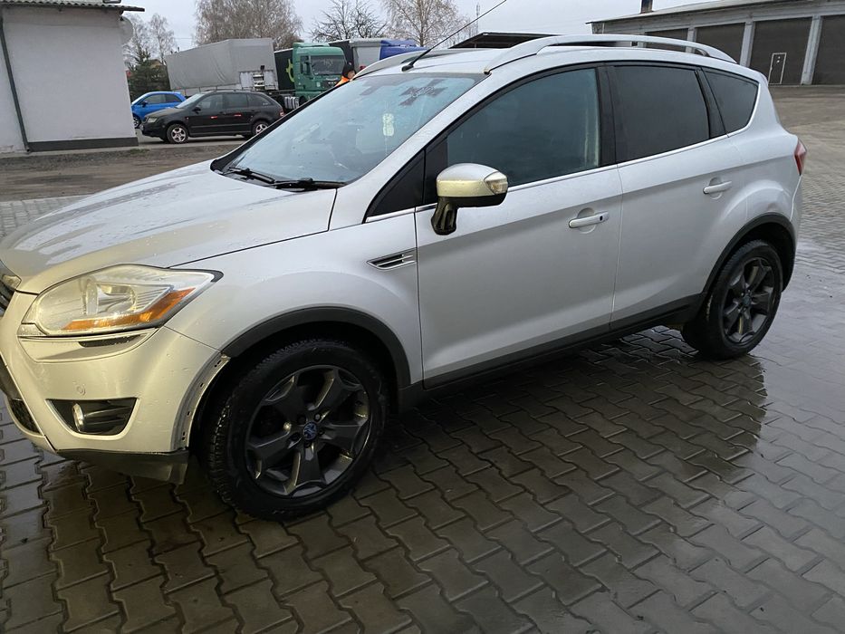 Ford Kuga не потребує вкладень все працює