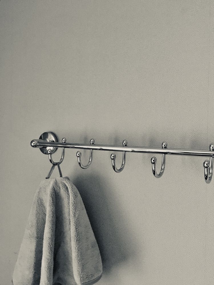 вешалка для полотенец 55 см крючки  планка в ванную