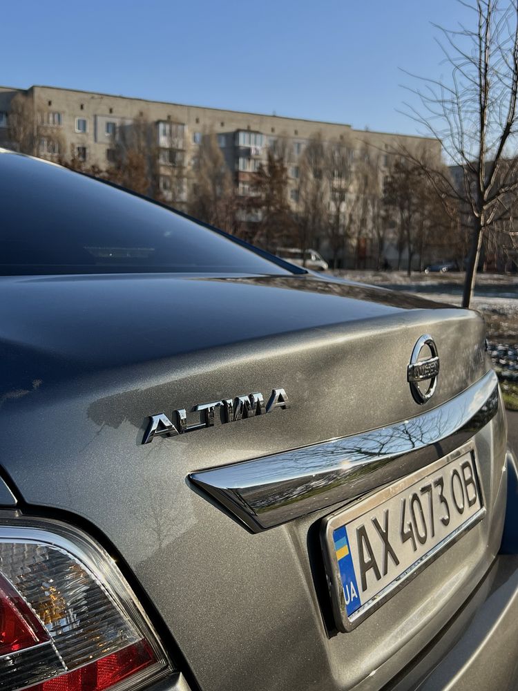 Nissan Altima SL(максимальная) Газ/бензин | Идеальное состояние