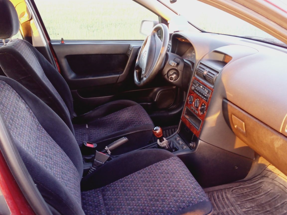 Astra 2,0 16v 136 km. fuul Wyposażenie