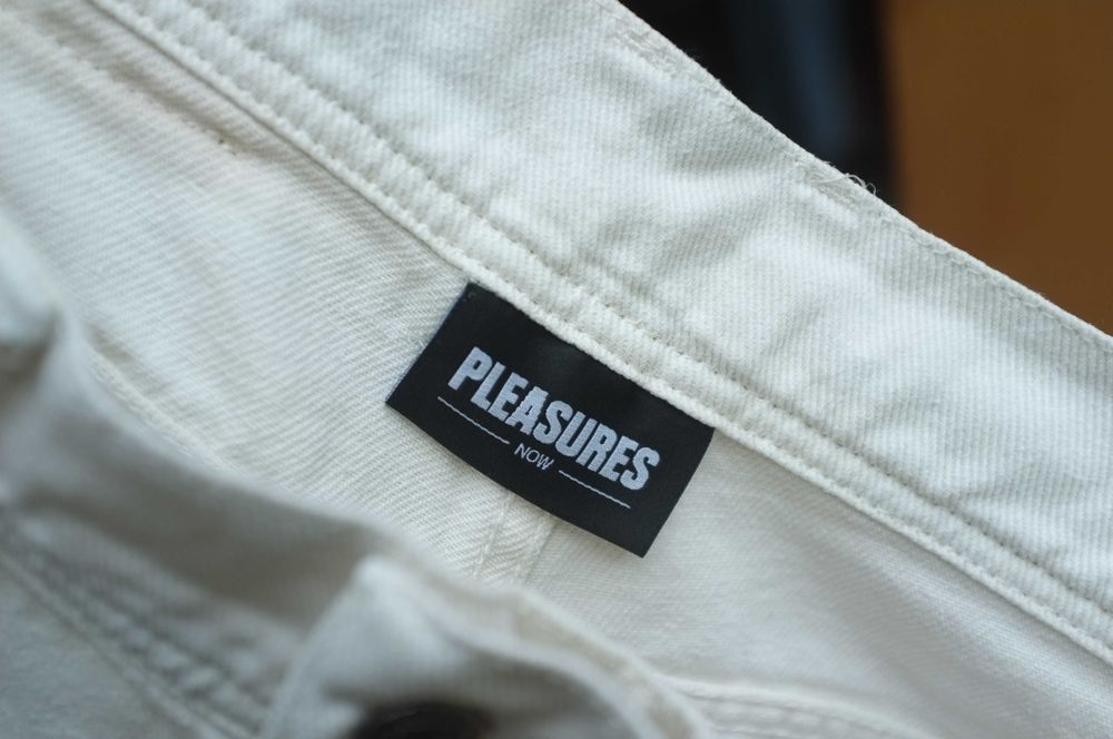 białe jeansy Special Print Denim Pleasures Now model 90's jeans