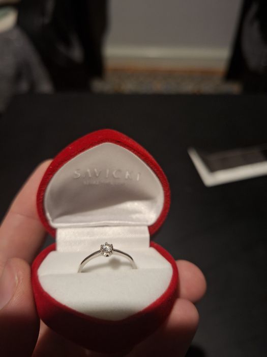 Pierścionek, białe złoto z diamentem