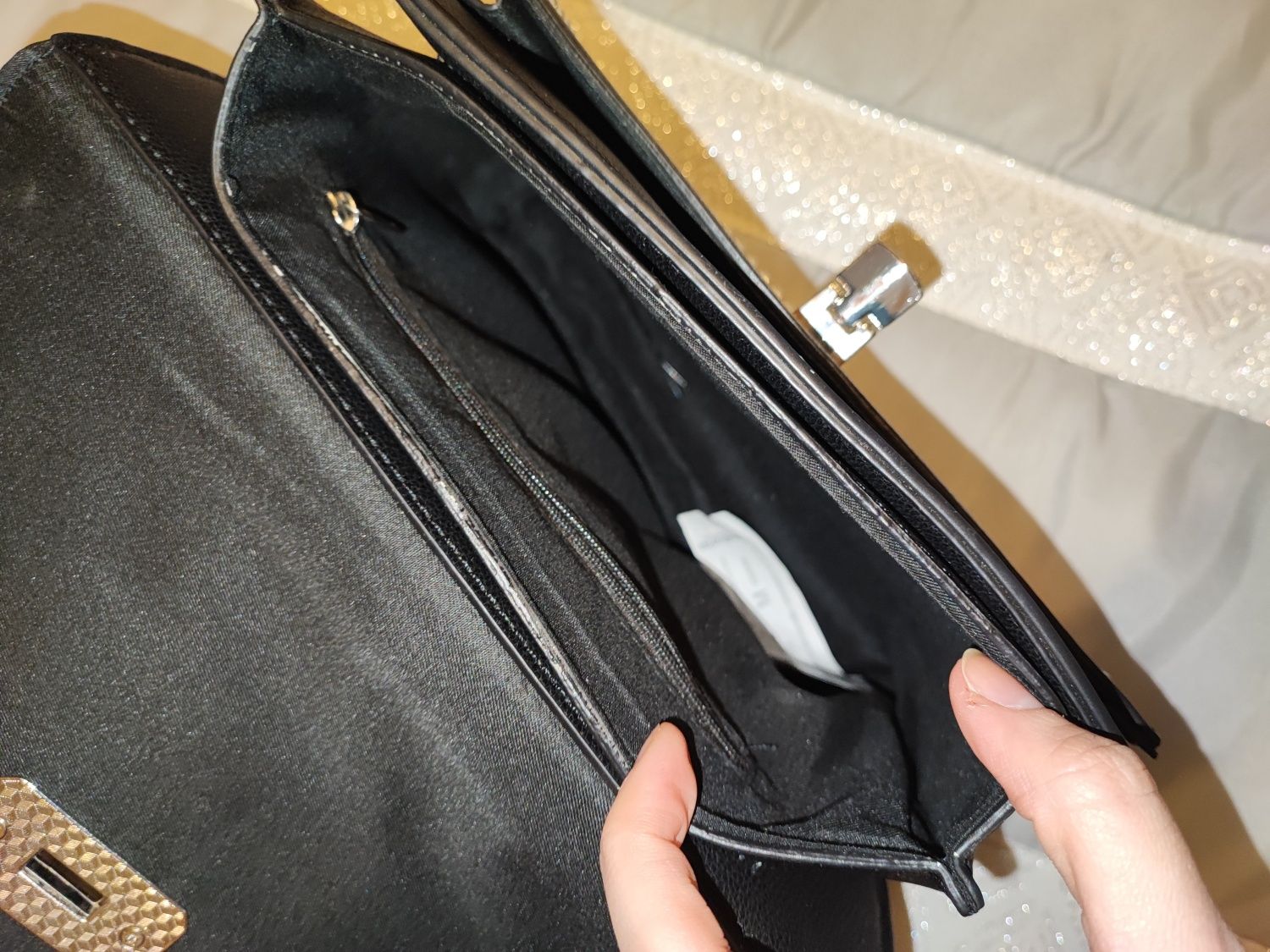 Mala/ Bolsas preta com tachas