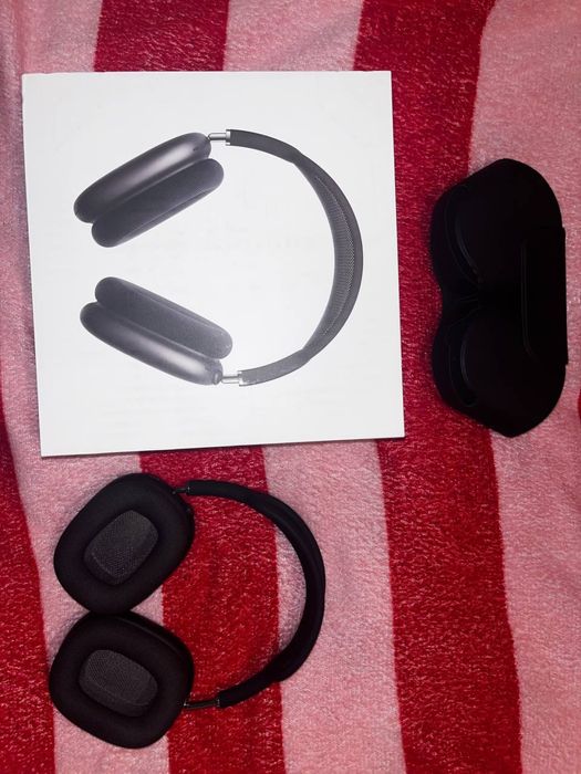 AirPods Max Lighting