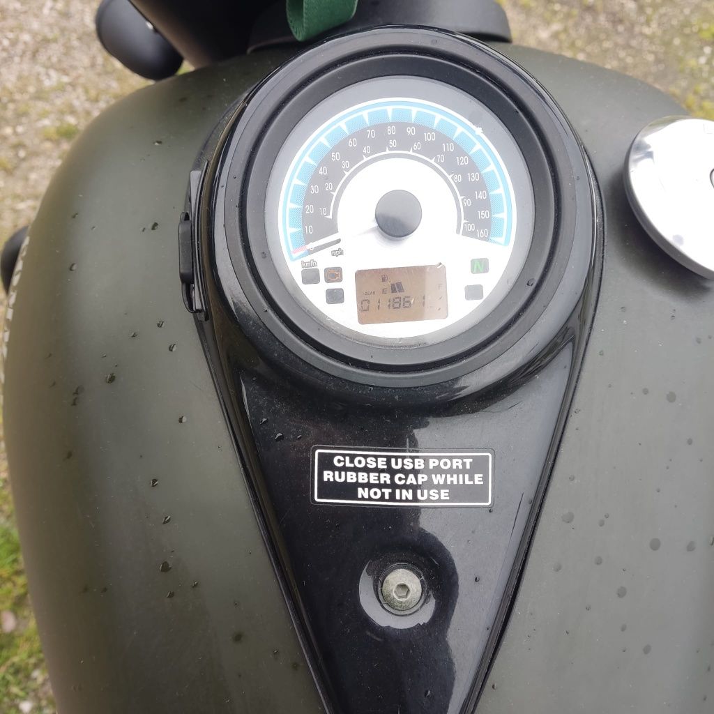 Mota UM RENEGADE Comando em Muito Bom Estado