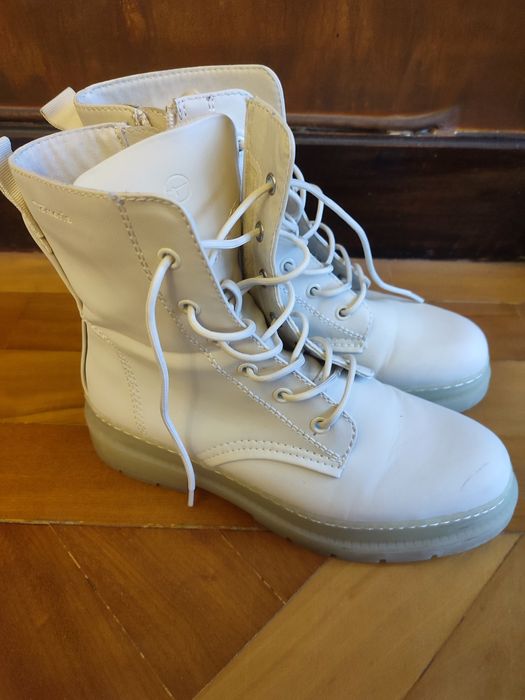 Botas pele branca 37