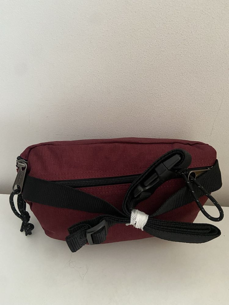 Bolsa Eastpak nova