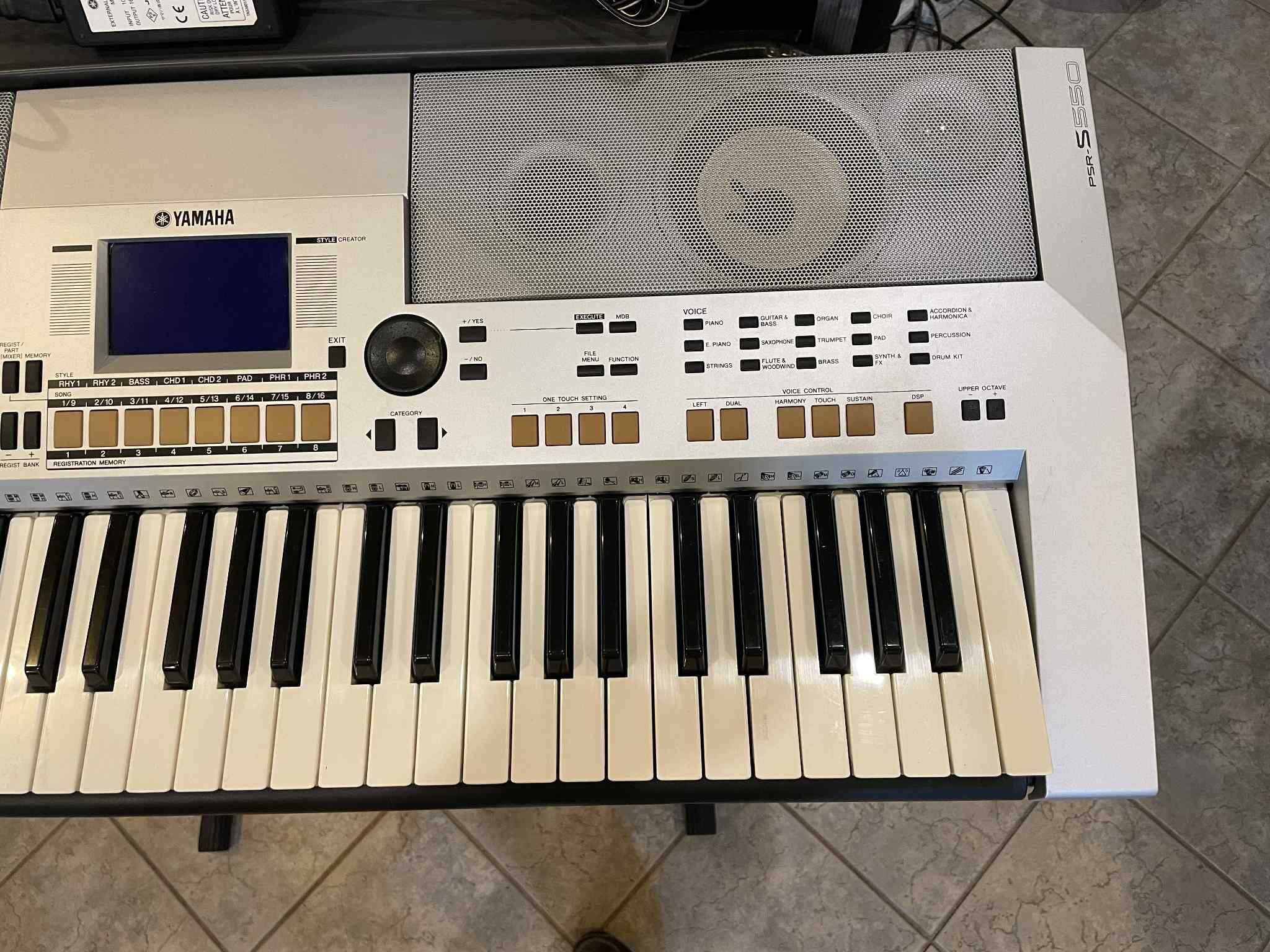Keyboard Yamaha PSR-S550