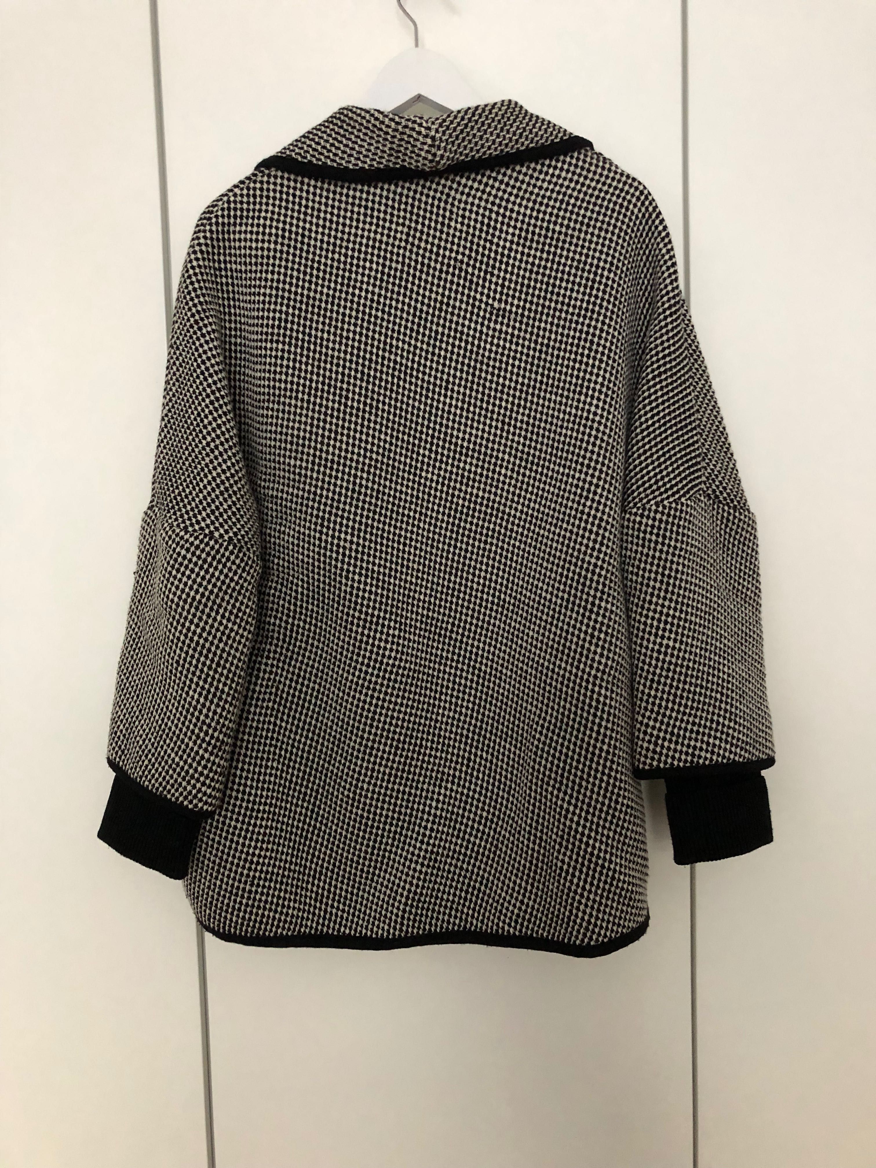 Casaco tipo capa preto e branco | M | Mango
