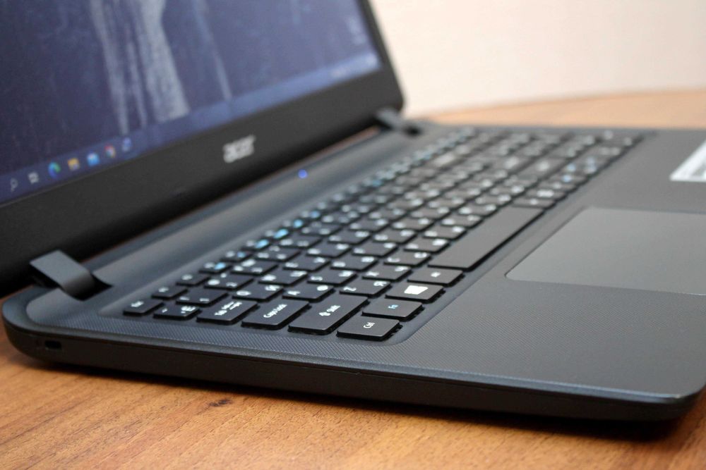 Ноутбук Acer Aspire ES1-533/4 ядра N4200/8GB ОЗУ/SSD на 256/АКБ 2год!
