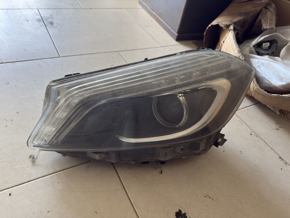 Farol Dianteiro Esquerdo Mercedes Classe A W176