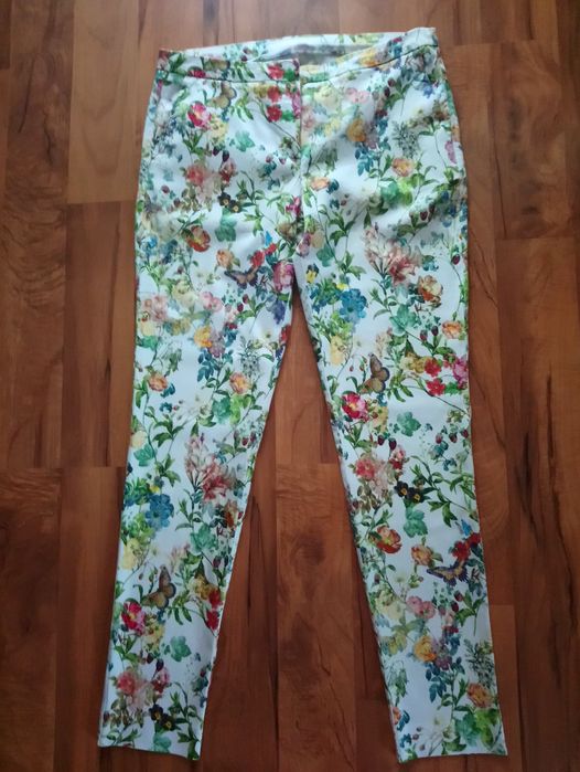 Spodnie firmy reserved