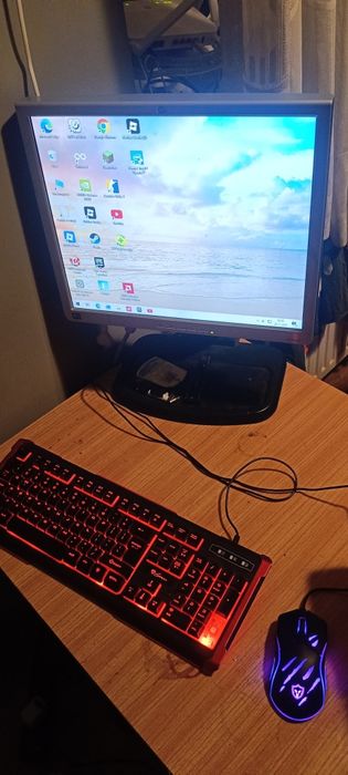 Komputer do gier monitor zestaw  okazja 16 GB ram DDR4 1 TB ssd okazja