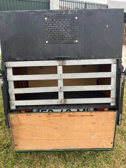 Reboque para transporte de animais