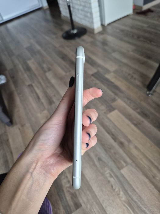 iPhone XR 64 GB білий