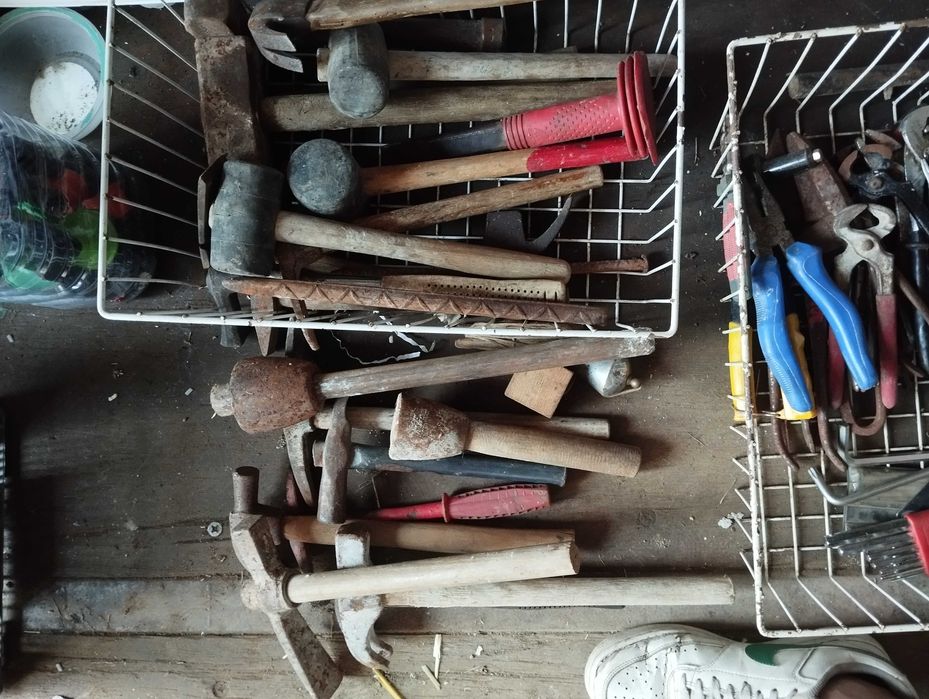 Ferramentas várias desde chave bocas martelos alicates