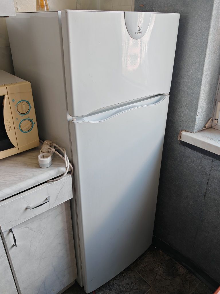 Lodówka Indesit 140