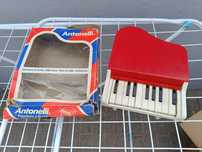 Piano brinquedo de criança