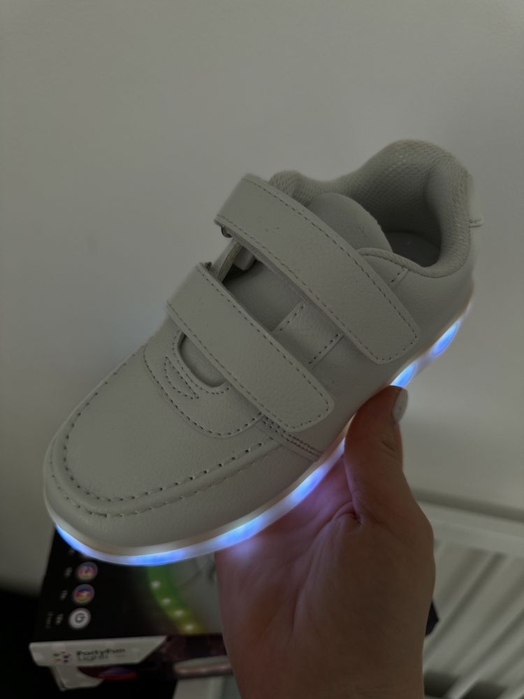 Buty dla dziecka 29/30 świecące LED