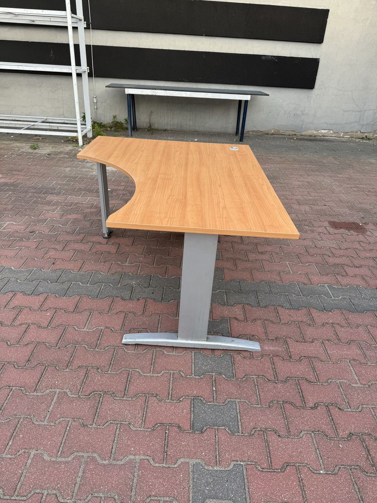 Biurka natozne 160/120 uzywane,poleasongowe