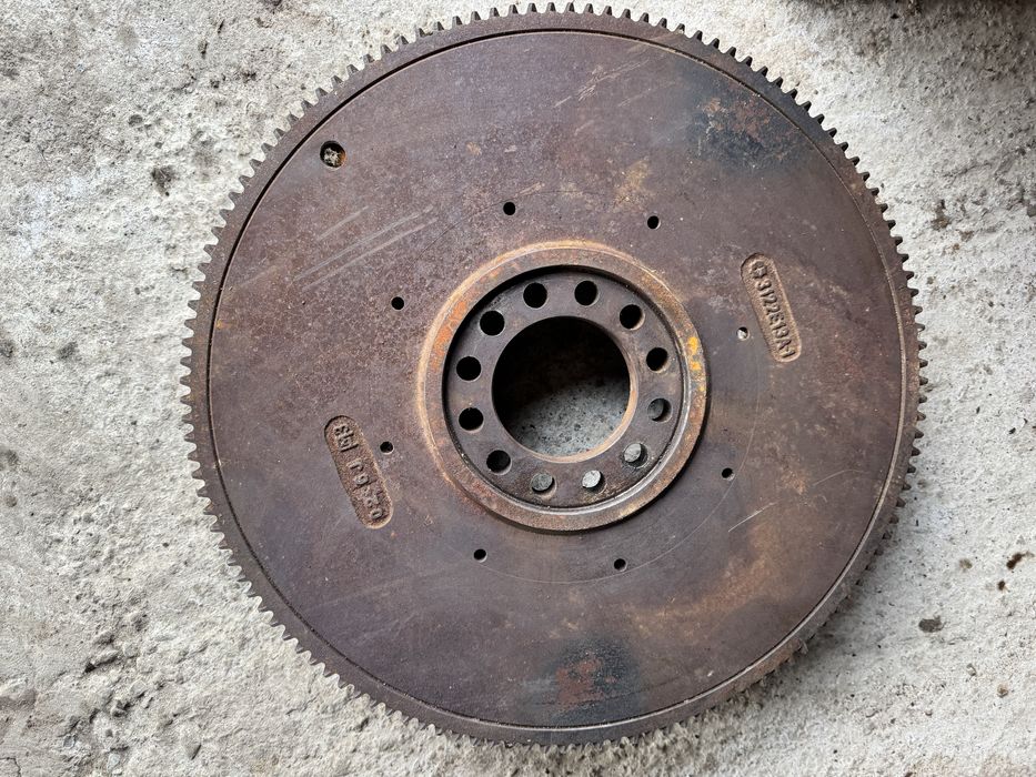 Маховик двигуна перкінс