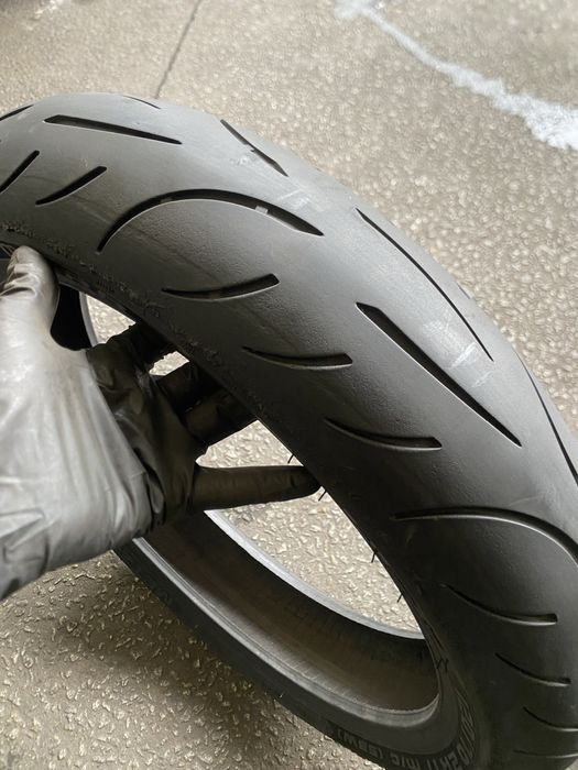 Pneus Mota 120/70/17 e 200/55/17 Metzeler Sportec M9 RR