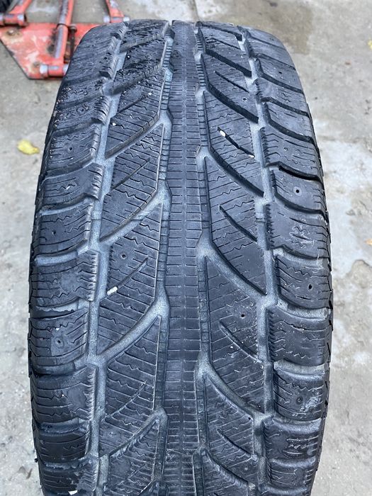 Резина зимова 235/60/18