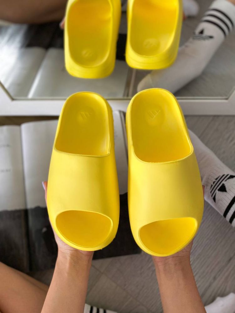 Klapki Yeezy Slide yellow