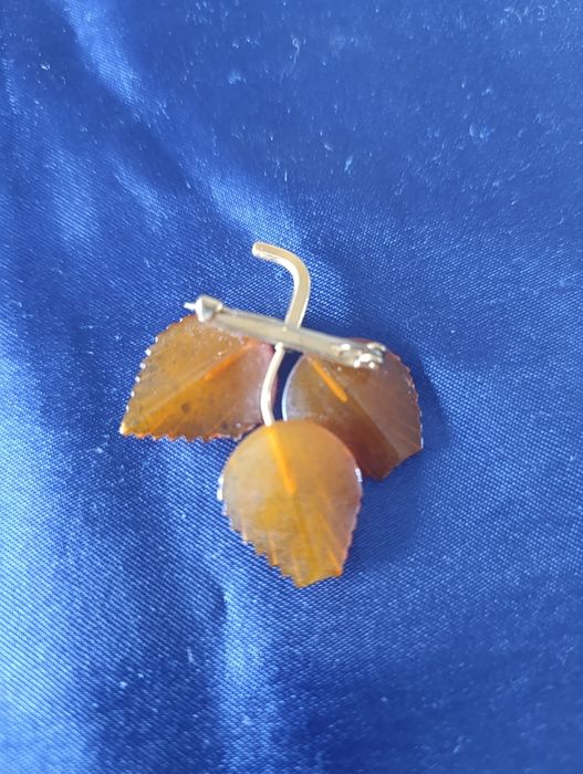 Брошь бурштин КЯК янтарь