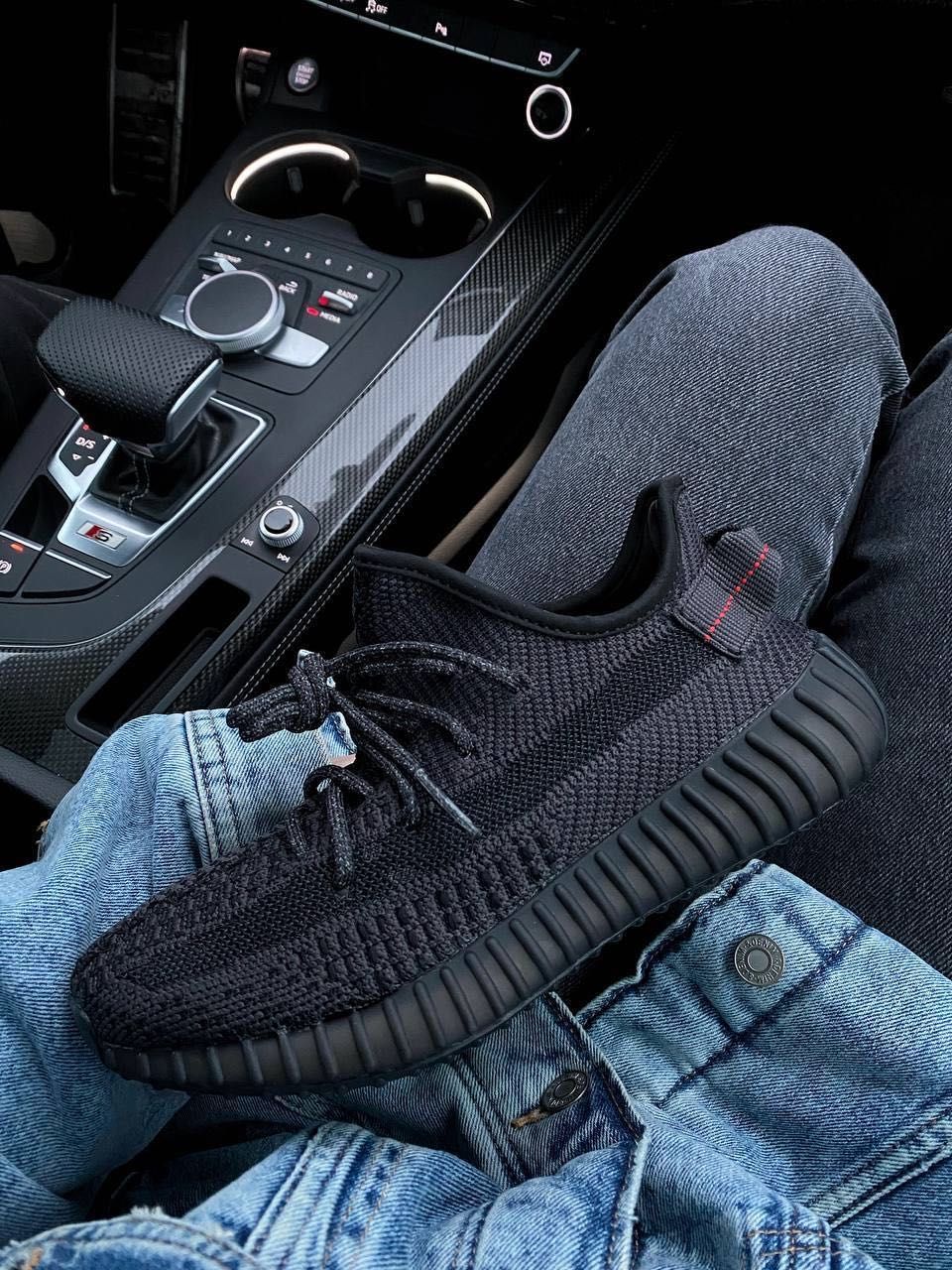 Кроссовки Adidas Yeezy Boost 350 v2 Black Non-Reflective 36-46 Топ