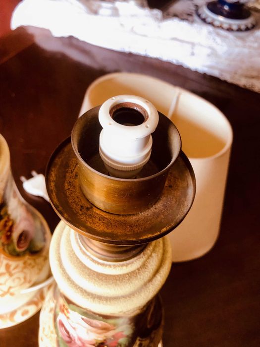 Candeeiros em cerâmica pintados à mão