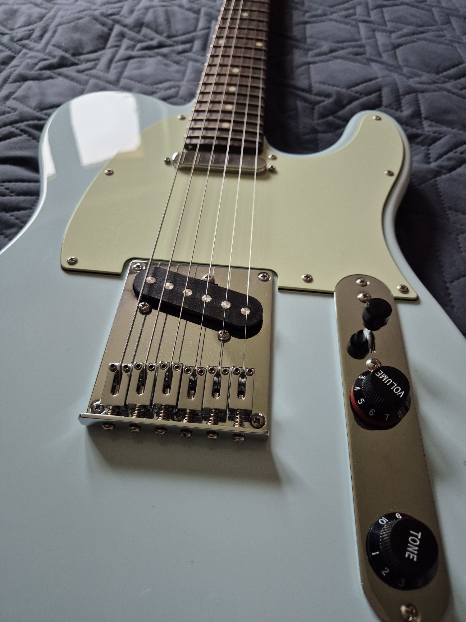 Gitara Sire Larry Carlton T3 
Przykręcana klonowa s