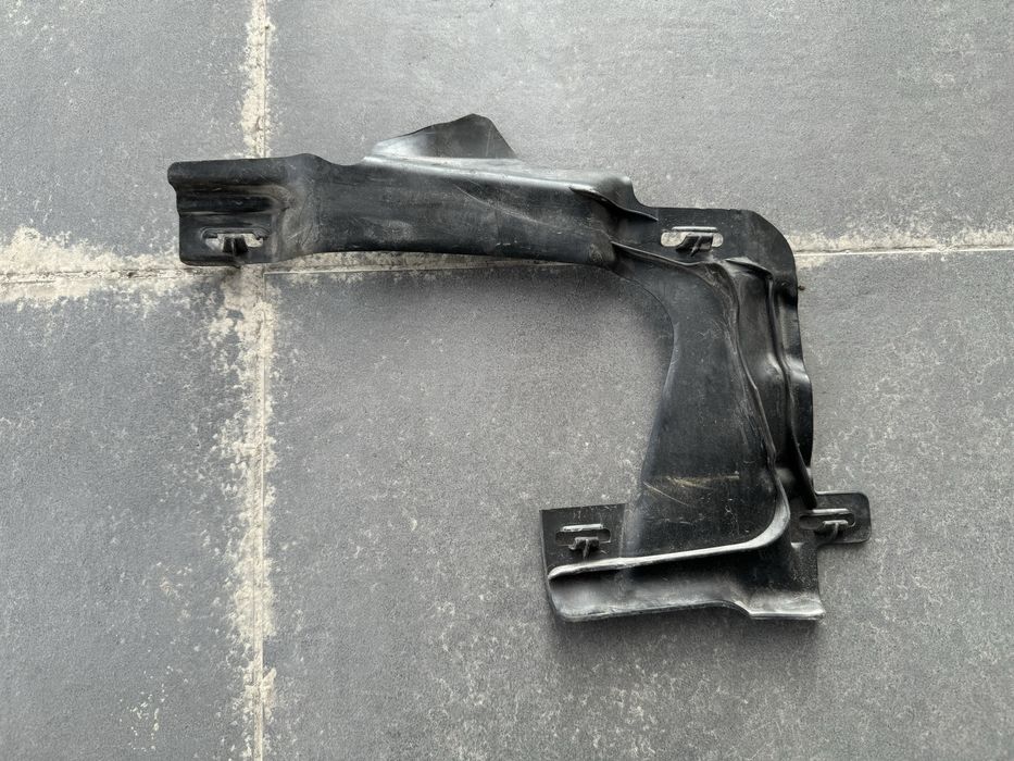 Повітрозабірник правий Mercedes-Benz EQS SUV