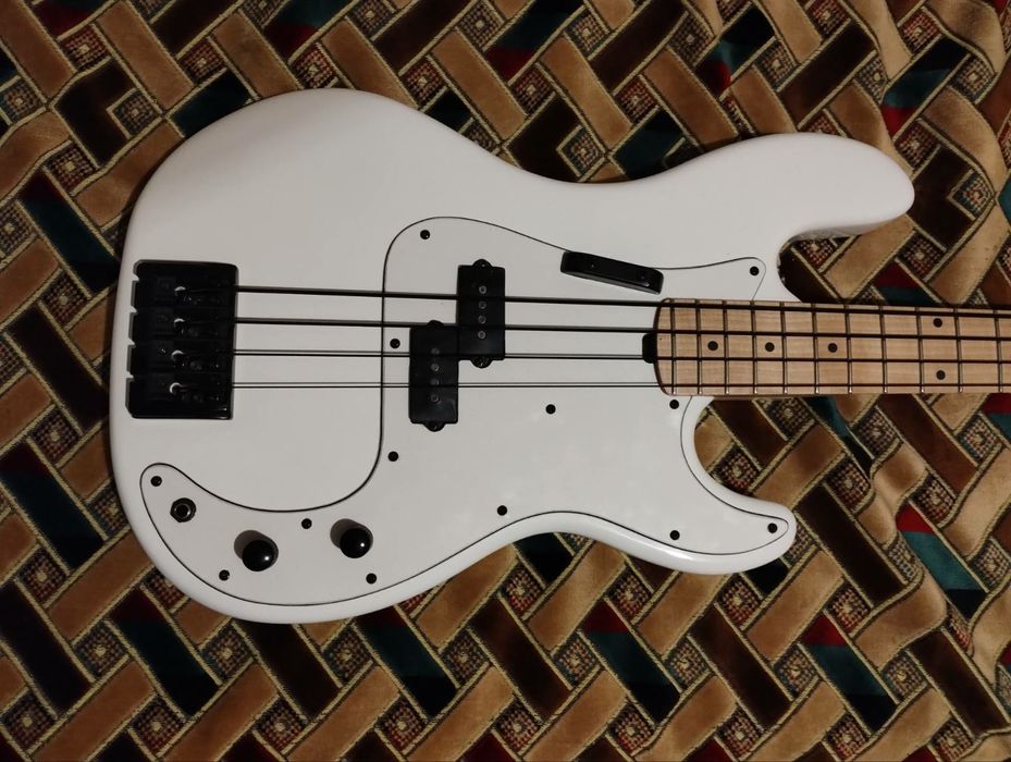 Бас-гитара  Musima Action Bass