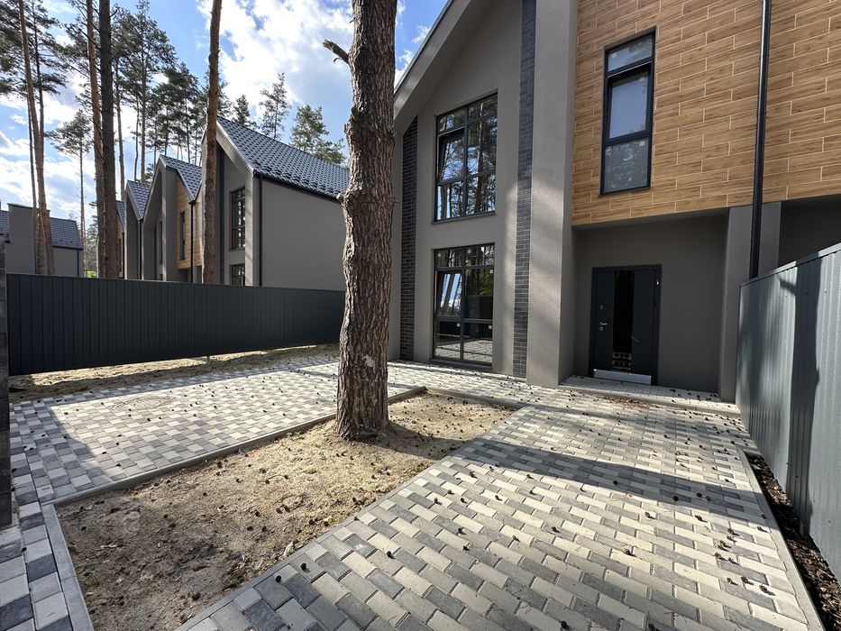 Таунхаус з великою земельною ділянкою. Є розтермінування