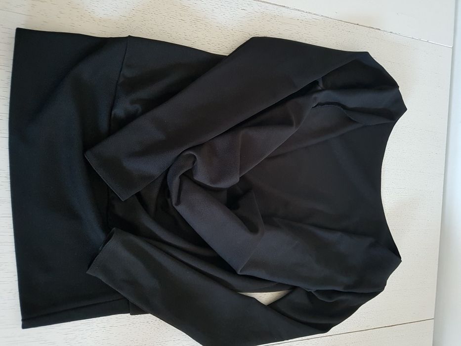 Czarna bluzka Impress Me z dużym dekoltem rozm. M