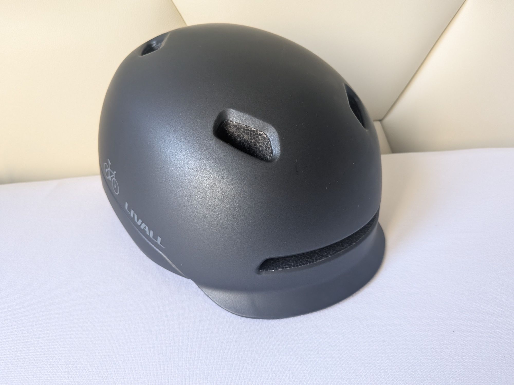 Livall C20 Kask z LED na Hulajnogę / Rowerowy / Rolki /  Czarny