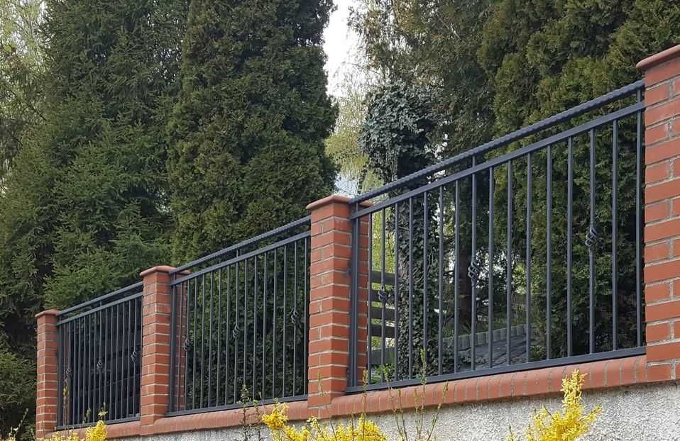 balkon wenecki malowany w palecie RAL