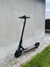 Електросамокат Xiaomi Mi Electric Scooter 1S