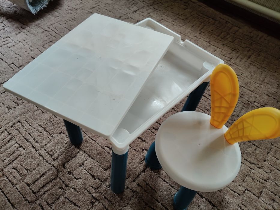 Набір конструктору + столик + стільчик