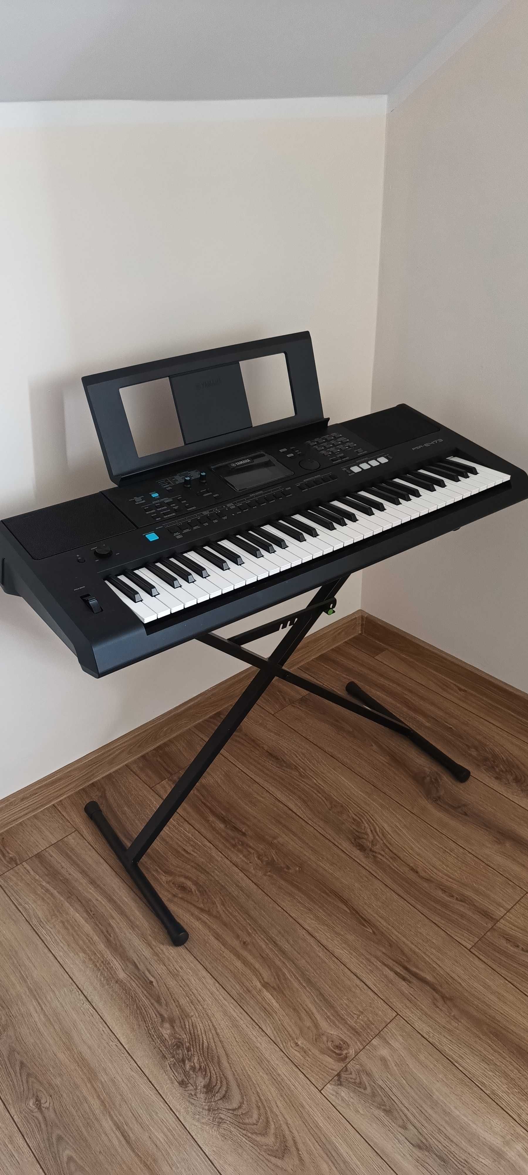 Yamaha psr-e473 keyboard jak nowy + torba + stojak