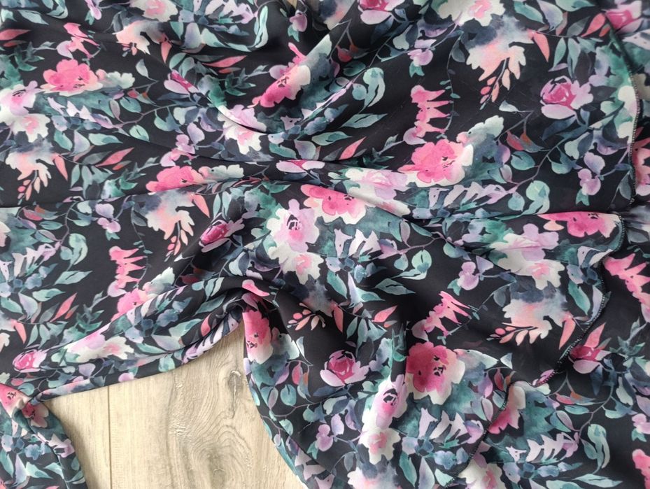 Zwiewna sukienka w kwiaty M- XL