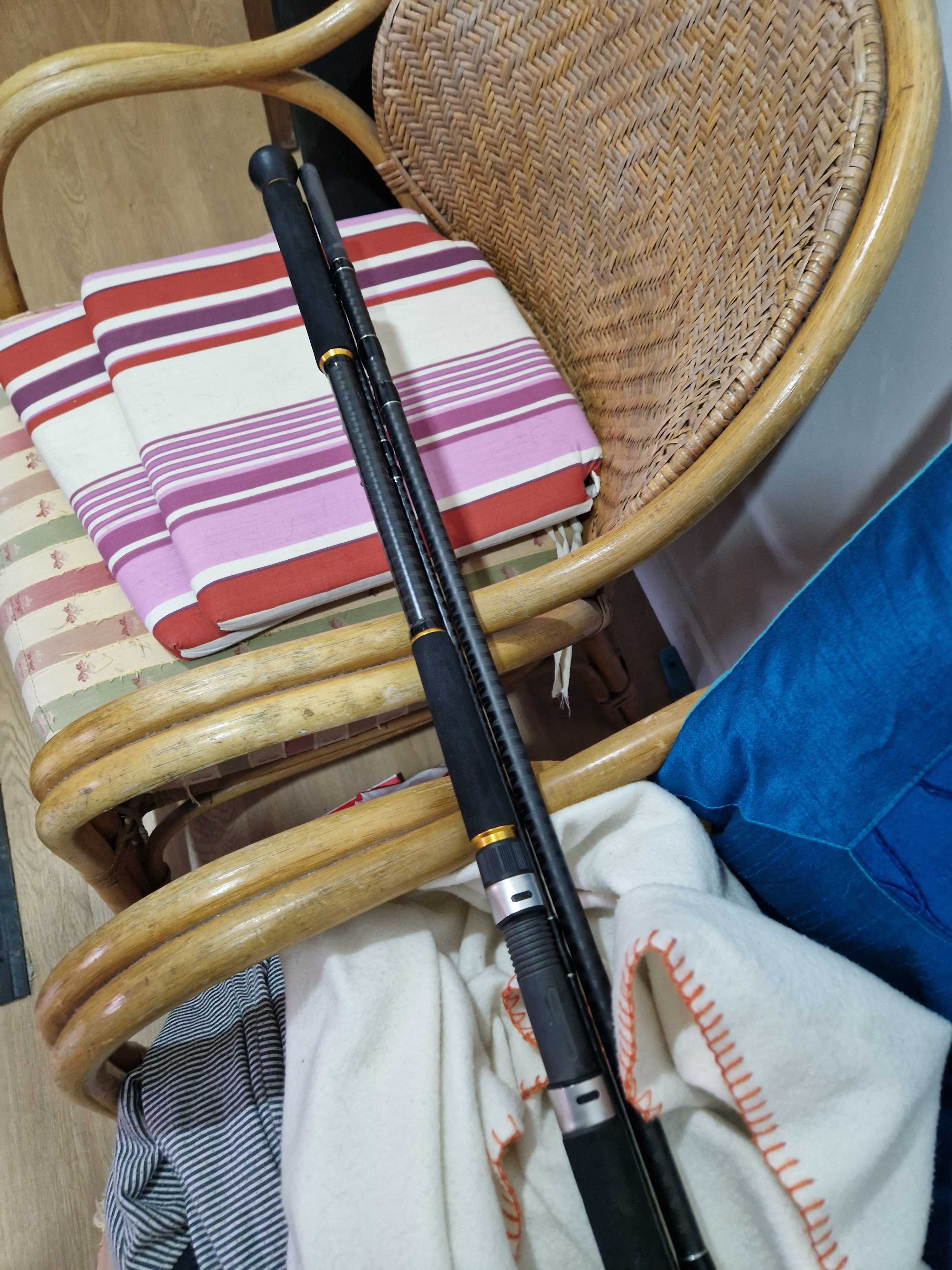 Cana daiwa Legalis 3.90 m e carreto Daiwa Nzon + amostras