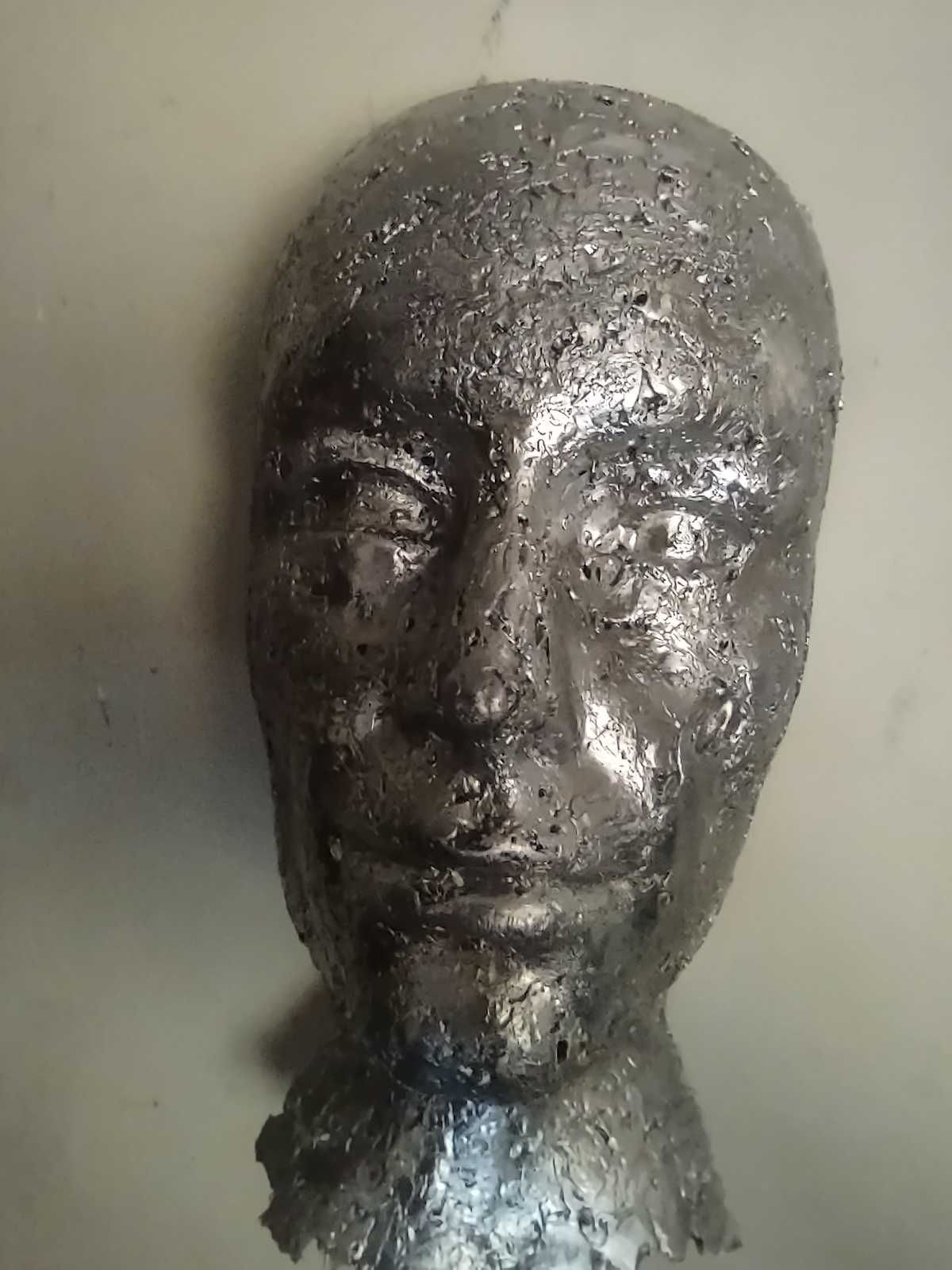 Rzeźba z metalu maska twarz rękodzieło
