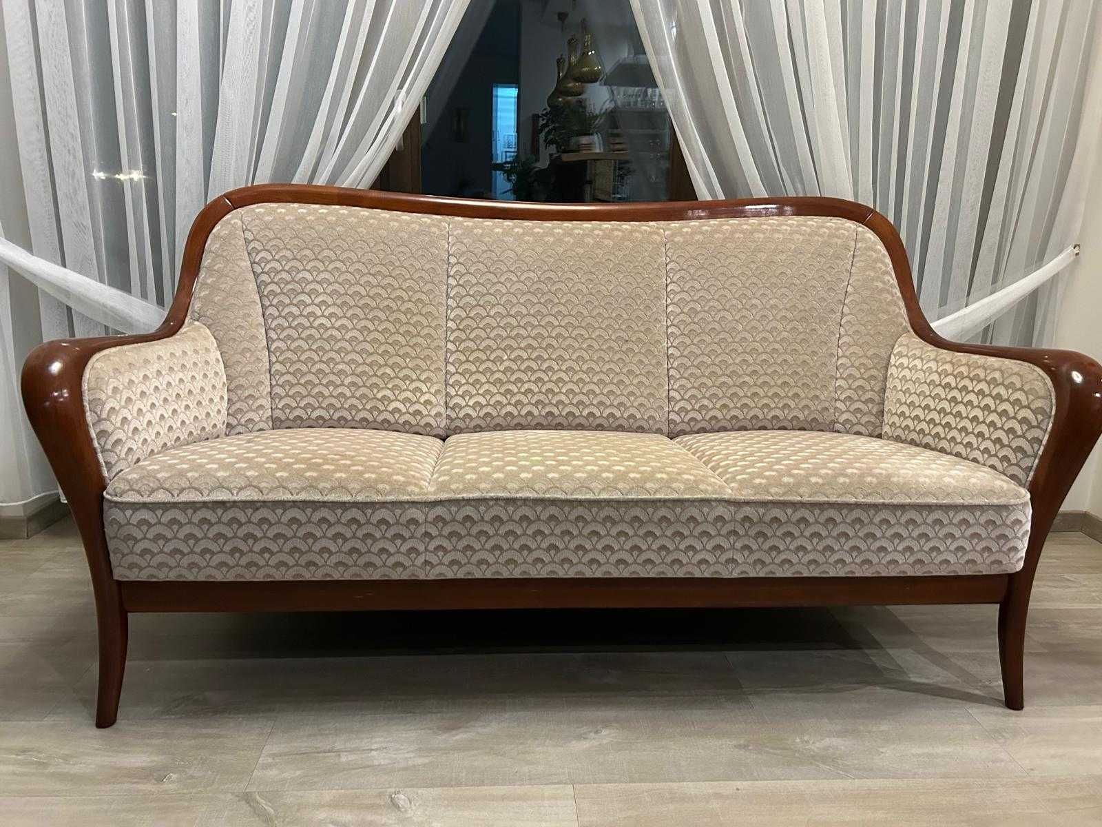 stylowa sofa drewniana Wagner