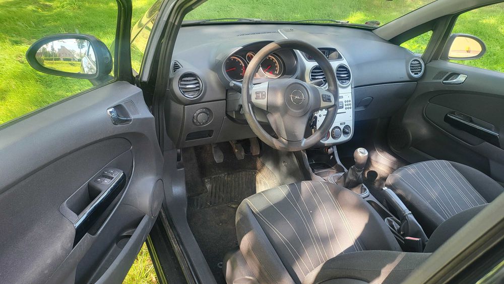 OPEL Corsa 2008 1.2 benz 4cylindry 180000km  dwa klucze z Niemiec