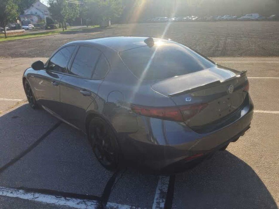 Alfa Romeo Giulia Veloce      2022