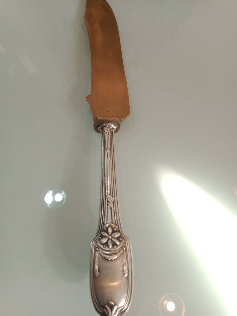 Faca trabalhada em prata, produto de antiquário