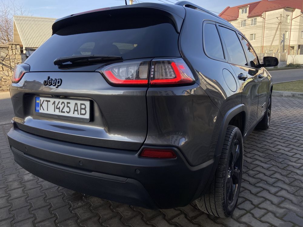 Продам Jeep cherokee 2019